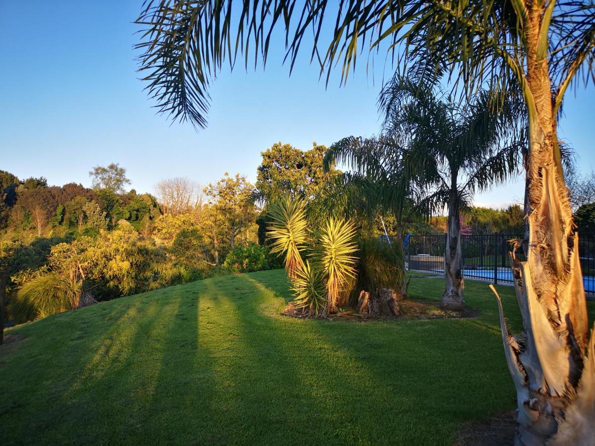 River Side Lodge Whakamarama Екстер'єр фото